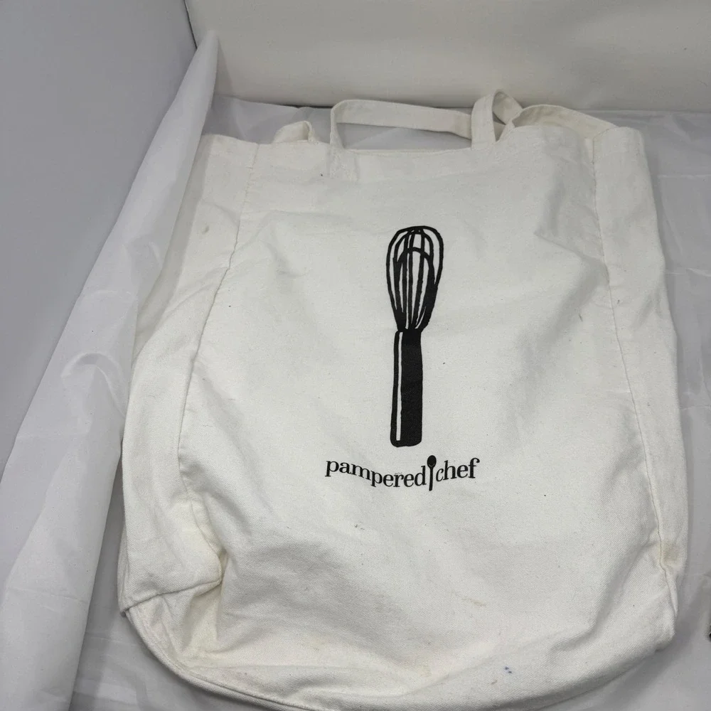 Pampered Chef Bundle 2 Books‎ Busy Mom Cookbook History Tote Bag & Pizza Apron